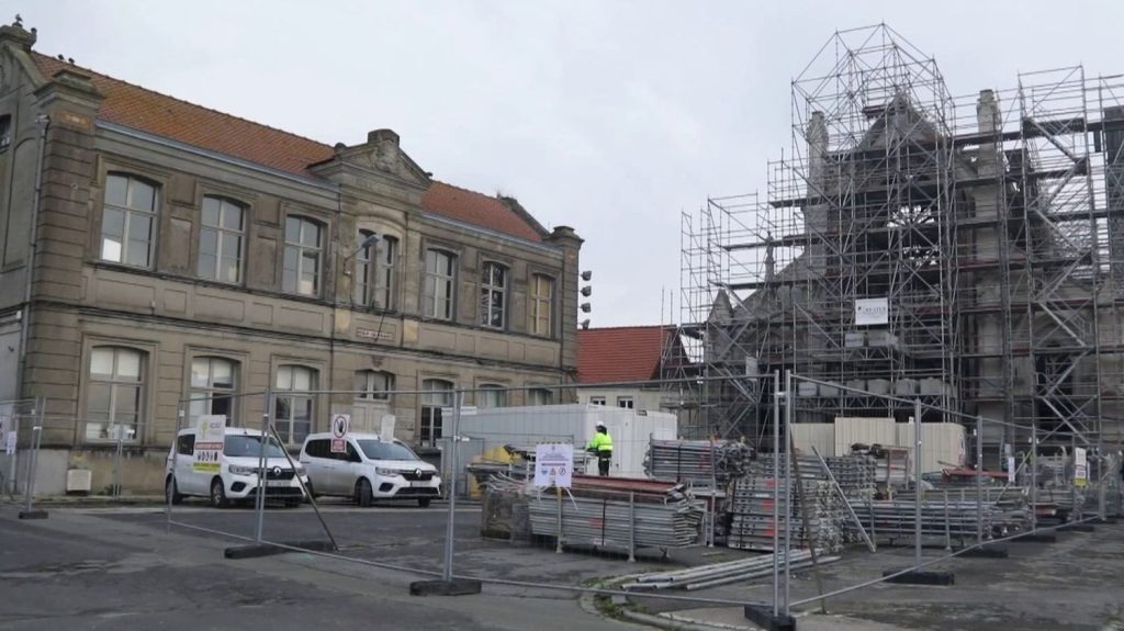 Saint-Omer : la ville a reçu un don d’un million d’euros pour rénover l’église incendiée
Les travaux de l’église Saint-Omer vont prendre du temps. Elle avait été incendiée en septembre. Un généreux donateur a décidé d’offrir un million pour aider à financer la rénovation de l’édifice.