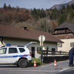 Des cellules d'écoute ouvertes dans cinq établissements scolaires après le triple infanticide en Haute-Savoie
En tout, entre 200 et 300 élèves ont été amenés à fréquenter l'institutrice et mère de famille tout au long de sa carrière.