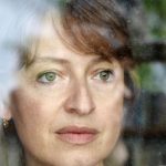 "Archipels" : Hélène Gaudy à la recherche de la mémoire de son père
Hélène Gaudy explore la mémoire et la transmission dans cette enquête personnelle sur le passé de son père, avec une langue d’une rare élégance et d’une grande poésie.