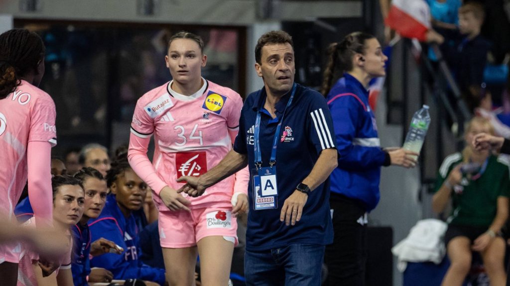 Euro de handball : Sébastien Gardillou, l’homme de l’ombre désormais dans la lumière pour sa première compétition à la tête des Bleues
Adjoint d’Olivier Krumbholz depuis 2016, Sébastien Gardillou succède à son mentor avec un lourd héritage à faire fructifier.
