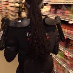 Grande distribution : un exosquelette pour soulager les employés
Une nouvelle initiative a été lancée pour venir soutenir les employés de supermarché. L’utilisation d'un exosquelette permet de soulever de lourdes charges sans forcer excessivement sur les bras.