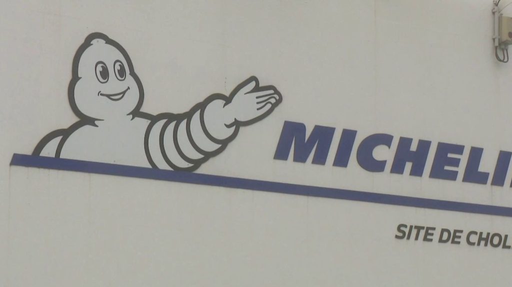 :
Vidéo
A Cholet, les salariés de l'usine Michelin désemparés par la fermeture annoncée du site
Le groupe Michelin a annoncé la fermeture de son usine à Cholet, dans le Maine-et-Loire, d'ici à 2026. Les salariés sont sous le choc.