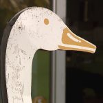Foie gras : un coup dur pour la filière avec la fermeture de l’usine Rougié
Le foie gras est l’un des produits stars de la fin de l’année en France. Mais, il connaît une crise sans précédent depuis plusieurs mois en raison d’une baisse de la consommation et d’une épidémie de grippe aviaire. À Sarlat, en Dordogne, une célèbre usine de foie gras a ainsi baissé le rideau.