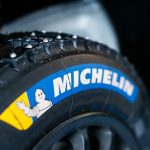 Fermeture de l'usine Michelin à Vannes : plusieurs dizaines de salariés manifestent, avant l'arrivée de personnalités politiques
Michelin a annoncé mardi la fermeture de deux de ses usines, celle de Vannes et celle de Cholet, dans le Maine-et-Loire, qui emploient 1 200 personnes.