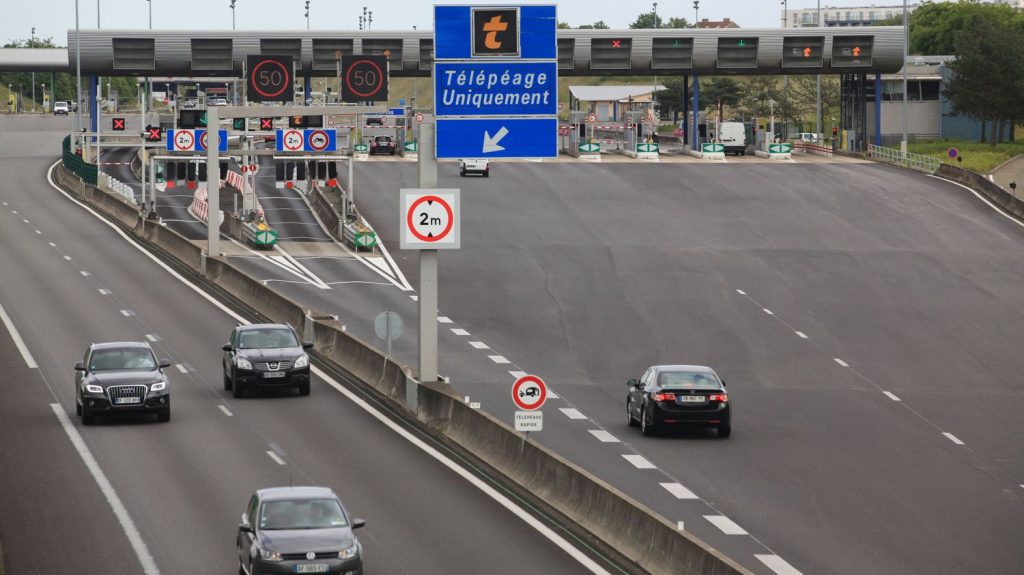 Autoroutes : la fin des barrières de péage sur l'A13 programmée le 11 décembre
Après cette date, les automobilistes continueront de payer mais après le trajet, sur le site internet de la Sanef, le gestionnaire de l'axe autoroutier entre Caen et Paris.