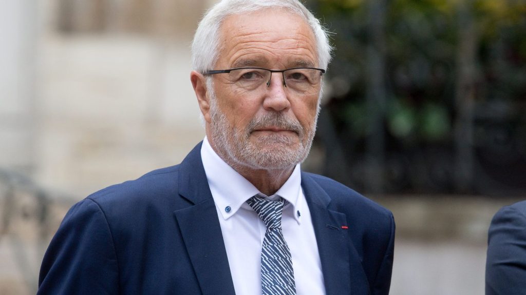 François Rebsamen va renoncer à son poste de maire de Dijon
L'édile a officialisé sa décision dans un communiqué adressé à la presse.