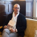 L'éditeur Gallimard dénonce des campagnes diffamatoires contre Kamel Daoud, prix Goncourt 2024 pour "Houris"
Selon les médias algériens, une survivante à un massacre lors de la décennie noire qui a été suivie médicalement par la femme de Kamel Daoud, dit s'être reconnue dans le personnage principal du roman "Houris".