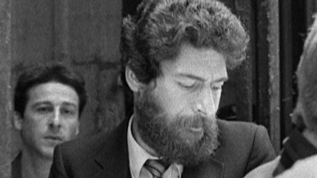 Emprisonné depuis 40 ans, Georges Ibrahim Abdallah bientôt libre ?
La demande de remise en liberté du militant libanais Georges Ibrahim Abdallah, arrêté en 1984 pour complicité dans les assassinats de deux diplomates, a été acceptée par la justice. Une libération est envisageable, près de quarante ans après son emprisonnement.