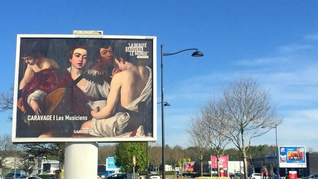 :
Témoignages
"C'est bien, pour ceux qui n'ont pas les moyens d'aller au musée" : les habitants d'Aubervilliers plus ou moins convaincus par l'opération "La beauté sauvera le monde"
La ville d'Aubervilliers, en Seine-Saint-Denis, a rejoint la trentaine de communes qui parent leur panneaux publicitaires d'œuvres d'art.
