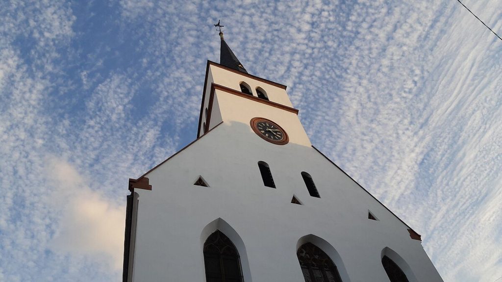 Patrimoine religieux : les édifices désacralisés sont de plus en plus nombreux
Le compte rendu des Etats généraux du patrimoine religieux, publié lundi, confirme la hausse du nombre d'édifices religieux désacralisés en France.