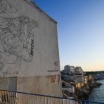 Une fresque géante signée Mahn Kloix rend hommage au navire-ambulance de SOS Méditerranée sur le "mur Zidane" à Marseille
Depuis sa première mission en mer en 2016, SOS Méditerranée a secouru près de 41 000 personnes.