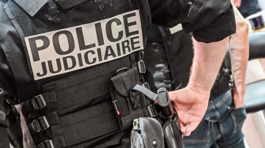 Paris : un homme tué par balle dans un McDonald's, le suspect interpellé
Le principal suspect a tiré deux coups de feu en direction de la tête de la victime.