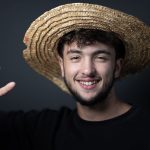 Après l'ascension de l'Everest, le youtubeur Inoxtag annonce la sortie de son premier manga
Le youtubeur, dont le documentaire "Kaizen" a connu un succès spectaculaire en septembre, concrétise sa passion pour l'univers manga avec la publication d'un livre annoncé pour le 21 novembre.