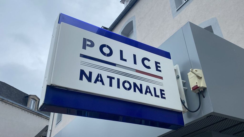 Un collégien d'Amiens dans la Somme interpellé après avoir diffusé un message à caractère terroriste sur les réseaux sociaux
Le collégien de 13 ans était inconnu des services de police. L'enquête a été confiée au service local de police judiciaire.
