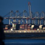 Le port du Havre va accueillir 2,6 milliards d'euros d'investissements dans le lithium, l'hydrogène et le méthanol
Trois entreprises y développeront une raffinerie de lithium, un site d'import d'hydrogène renouvelable et un projet de production et de stockage d'hydrogène et de méthanol.