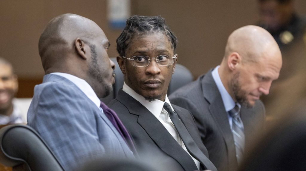 Le rappeur américain Young Thug libéré après avoir reconnu son implication dans un gang
"Young Stoner Life Records", le label de Young Thug, servait de paravent au gang des "Bloods" identifié comme "Young Slime Life" (YSL) que l'artiste dirigeait.