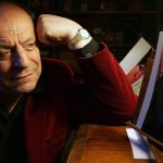 Mort de Charles Dumont : comment sa chanson "Non, je ne regrette rien" écrite "dans la colère" est devenue une "révélation" pour Edith Piaf
Le titre permettra à la Môme d'effectuer un retour triomphant sur scène le 29 décembre 1960 à l'Olympia. On pensait la chanteuse en bout de course mais les compositions de Charles Dumont relanceront sa carrière et lui donneront même un second souffle.