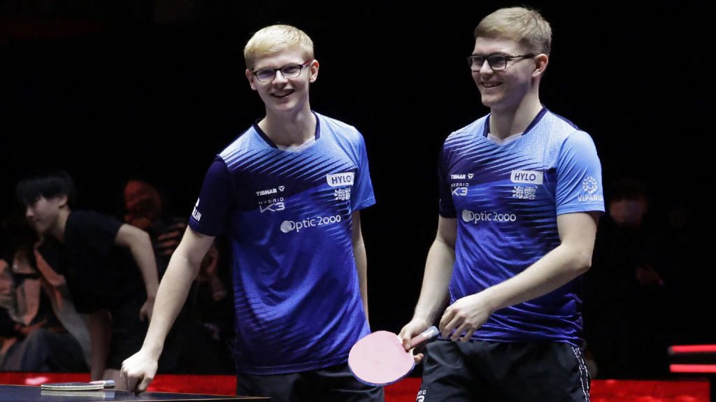 Tennis de table : les frères Lebrun remportent les WTT Finals et deviennent numéros 1 mondiaux en double, une première pour le ping-pong français
Les deux Français, deuxième paire mondiale, montent pour la première fois sur le trône mondial grâce à leur victoire contre la paire japonaise Togami-Shinozuka.