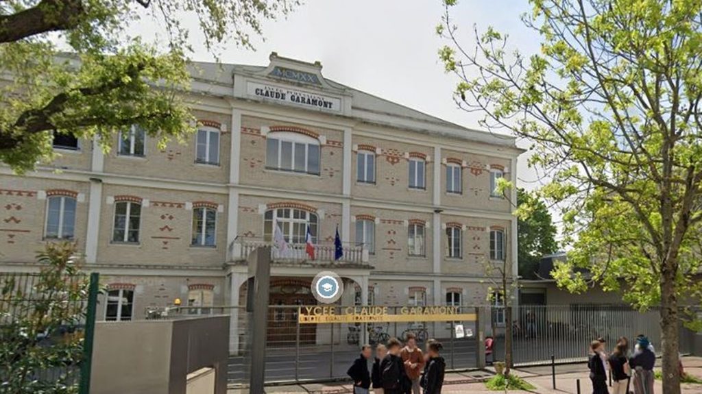 Une lycéenne dans les Hauts-de-Seine placée en garde à vue après avoir agressé une enseignante
Après cette agression, les professeurs du lycée Claude-Garamont se sont mis en grève. La journée a été banalisée, selon France Bleu Paris.