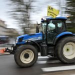 Des agriculteurs de la Coordination rurale se mobilisent devant une plateforme Lidl dans les Bouches-du-Rhône
Une trentaine d'agriculteurs manifeste jeudi devant une plateforme Lidl au Rousset dans les Bouches-du-Rhône, pour réclamer une meilleure rémunération.