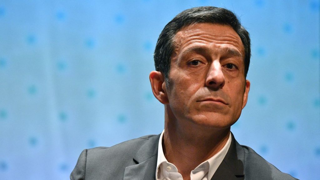 L'Élysée choisit Martin Ajdari, haut fonctionnaire spécialiste des médias, pour présider l'Arcom
Si ce choix est validé par les parlementaires, il prendra ses fonctions en février et devra notamment gérer le dossier sensible de l'attribution des fréquences de la TNT.