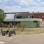 En Gironde, une enseignante d'un lycée à Libourne visée pour la troisième fois par une lettre de menaces de mort et des injures racistes
L'enseignante avait déjà reçu une première lettre anonyme fin 2023. Le courrier menaçait de "l'égorger comme un cochon" ainsi que "tous" les élèves d'origine "arabe". Une plainte a été déposée et une enquête est ouverte.