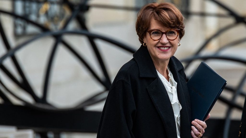 La ministre de l'Agriculture dévoile une série de mesures de "simplification", l'alliance syndicale FNSEA-JA salue des annonces qui "vont dans le bon sens"
"Les agriculteurs en ont ras-le-bol des interdictions, des procédures, des normes", a déclaré samedi Annie Genevard, alors que les agriculteurs maintiennent la pression ces dernières semaines et envisagent de nouvelles mobilisations début décembre.