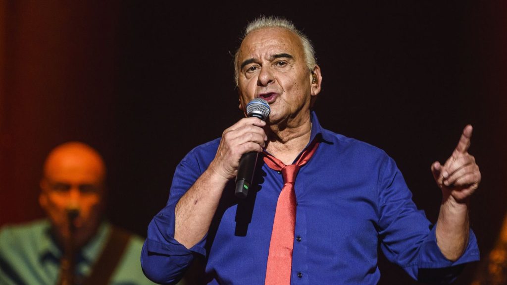 "Quand on rentre sur scène, on va en récréation" : Michel Fugain sort un nouvel album "La vie, l'amour, etc."
Tous les jours, une personnalité s'invite dans le monde d'Élodie Suigo. Lundi 4 novembre 2024 : l’auteur, compositeur et interprète, Michel Fugain. Il sort un nouvel album "La vie, l'amour, etc." et se produira au théâtre Bobino chaque lundi entre le 6 et le 27 janvier 2025.