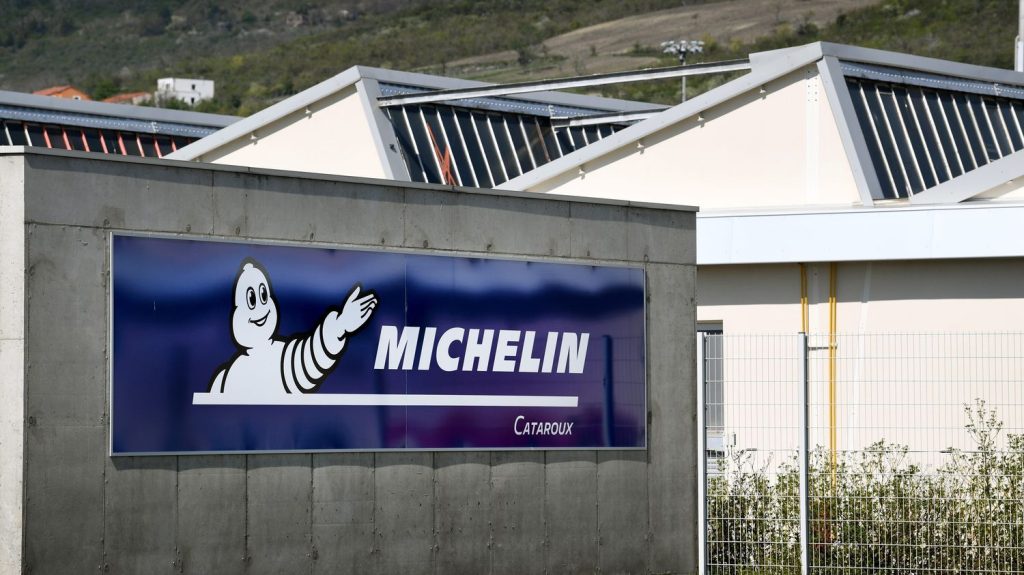 Michelin ferme deux usines : "C'est un choc terrible", réagit un syndicaliste CFDT
Le groupe de pneumatiques a annoncé la fermeture d'ici 2026 de ses usines de Cholet (Maine-et-Loire) et Vannes (Morbihan), où travaillent 1 254 salariés.