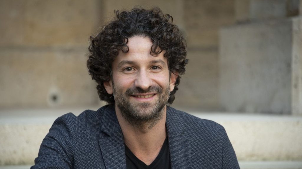 Le prix Femina est attribué à Miguel Bonnefoy pour "Le Rêve du jaguar"
L'auteur franco-vénézuélien de 37 ans, qui a déjà obtenu le Grand Prix du roman de l'Académie française, a été récompensé pour son roman croisant le destin d'une famille et l'histoire du Venezuela.
