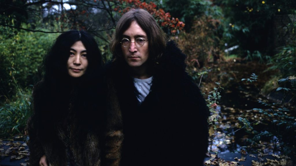 La montre d'exception volée de John Lennon rendue à sa veuve Yoko Ono
Un tribunal genevois a révélé que le vol a été commis par un ancien chauffeur privé du couple dont Yoko Ono s'était séparée après une tentative d'extorsion.