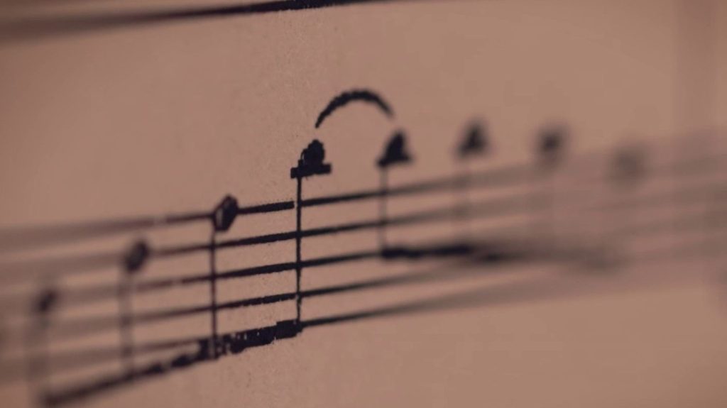 Autisme, Alzheimer : l'étonnant pouvoir de la musique
L'autisme ou encore Alzheimer, des pathologies qui entravent la mémoire, compliquent le langage et isolent les patients. Certaines familles ont découvert que la musique pouvait améliorer les échanges.