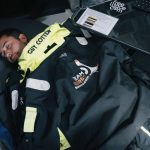 :
Témoignages
"Les émotions sont vraiment à fleur de peau" : comment les navigateurs du Vendée Globe gèrent leur sommeil
Deux semaines de courses déjà dans le Vendée Globe et l'avant de la flotte dans ce tour du monde en solitaire et sans escale cavale toujours dans l'Atlantique Sud. Ces premiers jours en mer n'ont pas été de tout repos et le manque de sommeil commence à peser. La gestion du repos est une clé importante dans une course qui va durer au moins 2 mois et demi.