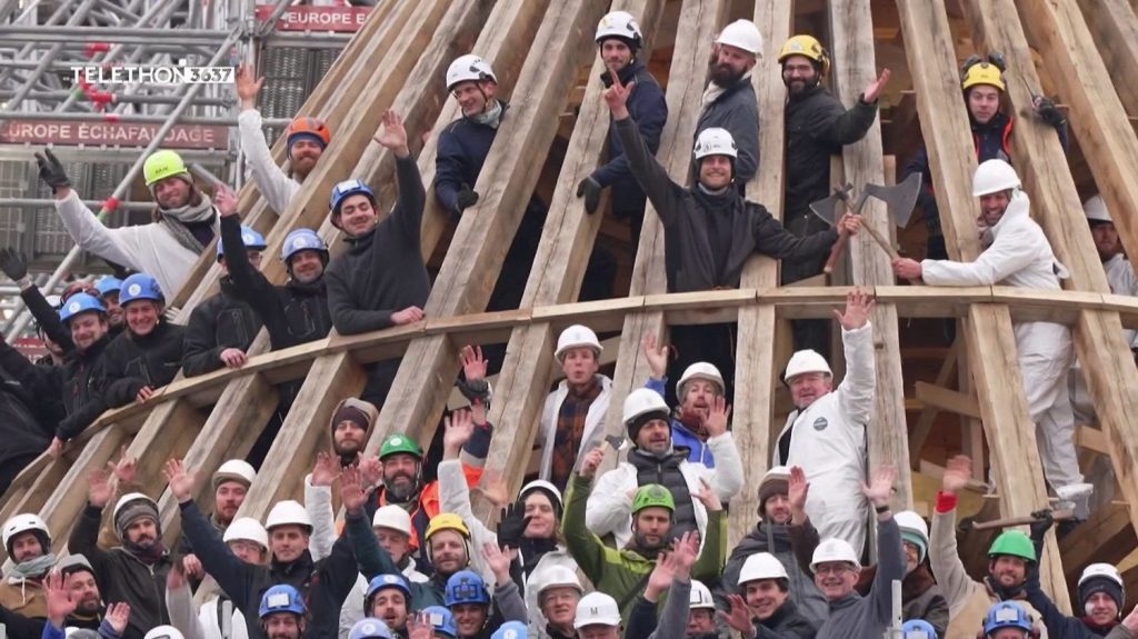 Réouverture de Notre-Dame de Paris : retour sur le chantier du siècle
Ils ont rebâti une cathédrale gothique au XXIe siècle. 2 000 compagnons ont donné cinq ans de leur vie pour que la cathédrale Notre-Dame de Paris renaisse de ses cendres. Retour sur cette aventure unique.