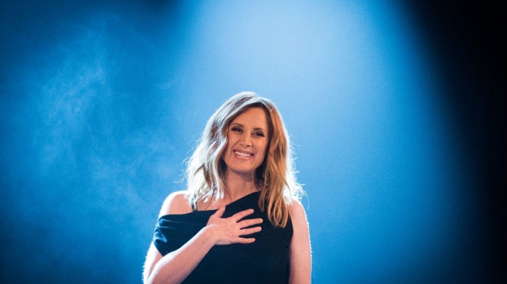 Lara Fabian sort un nouvel album "Je suis là" : "la résilience, c'est faire d'un obstacle une opportunité"
Tous les jours, une personnalité s'invite dans le monde d'Élodie Suigo. Vendredi 29 novembre 2024 : l’auteure, compositrice et interprète Lara Fabian. Elle sort aujourd’hui son nouvel album "Je suis là" et prépare une nouvelle tournée qui débutera le 4 octobre 2025 pour se terminer le 25 mars 2026.