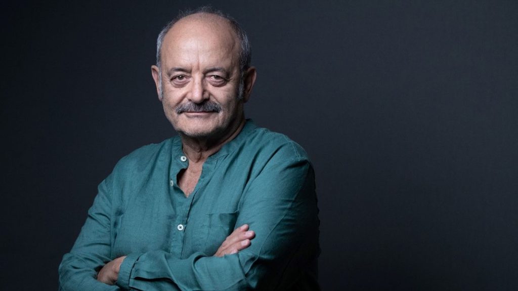 "C'est un luxe de pouvoir vivre comme on en a rêvé" : Louis Chedid sort un nouvel album "Rêveur, rêveur"
Tous les jours, une personnalité s'invite dans le monde d'Élodie Suigo. Vendredi 15 novembre 2024 : l’auteur, compositeur, interprète et écrivain Louis Chedid. Il sort aujourd’hui un nouvel album "Rêveur, rêveur" et sera au théâtre des Bouffes du Nord ces 13 et 14 décembre 2024.