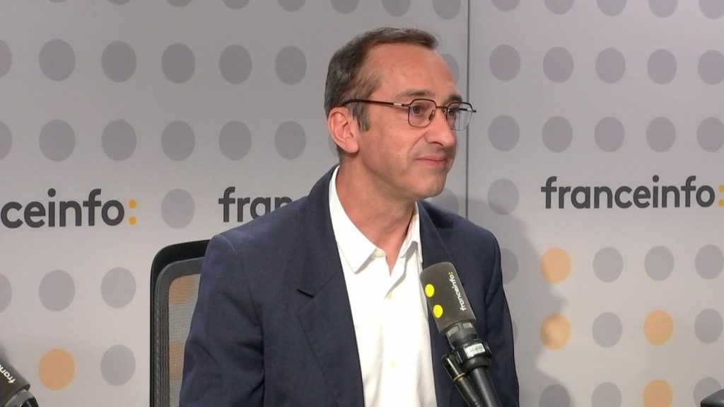 Municipales à Paris : "Un seul objectif, faire gagner la gauche en mars 2026", affirme Rémi Féraud, sénateur PS et candidat
L'actuelle maire de Paris Anne Hidalgo, qui a renoncé à briguer un nouveau mandat, a adoubé Rémi Féraud pour lui succéder.
