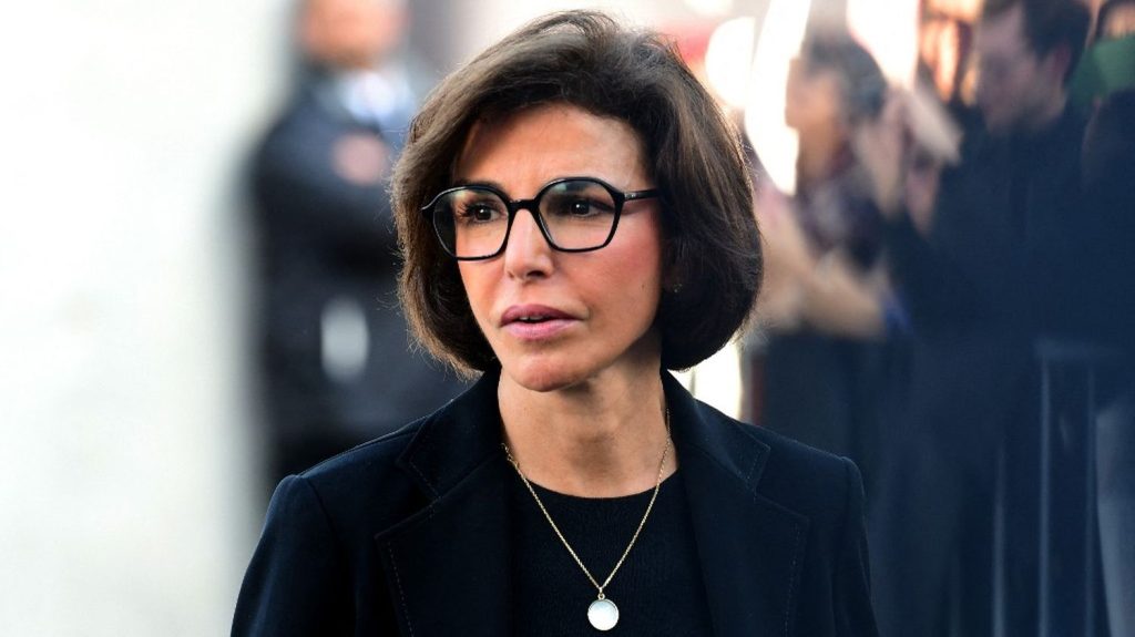 Pour Rachida Dati, les priorités du Pass culture sont le spectacle vivant, les libraires et la presse
La ministre de la Culture, en poste depuis janvier 2024, souhaite réorienter, dans le budget 2025, ce dispositif qui accorde aux jeunes de 15 à 18 ans 300 euros à dépenser dans la culture.