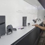 Pourquoi la PlayStation 5 Pro coûte-t-elle si cher ?
Disponible jeudi, la dernière console de la famille Playstation est vendue 800 euros en Europe, soit 250 euros plus cher que sa "petite" soeur sortie en 2020.