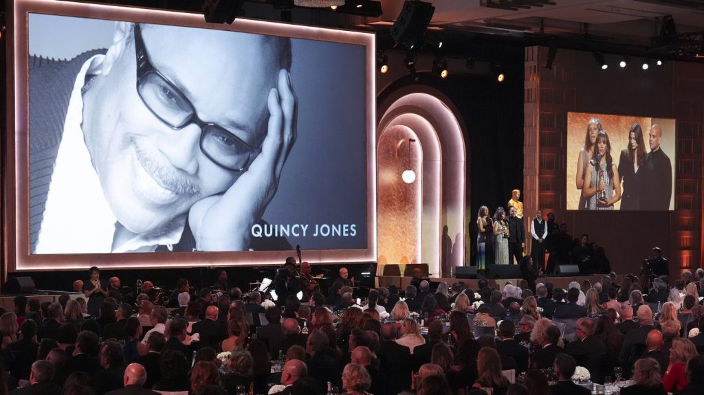 Le musicien et producteur Quincy Jones récompensé par un Oscar d'honneur posthume
La statuette a été décernée au producteur, entre autres du film "La Couleur pourpre", lors des Governors Awards qui honorent chaque année des vétérans de l'industrie cinématographique.
