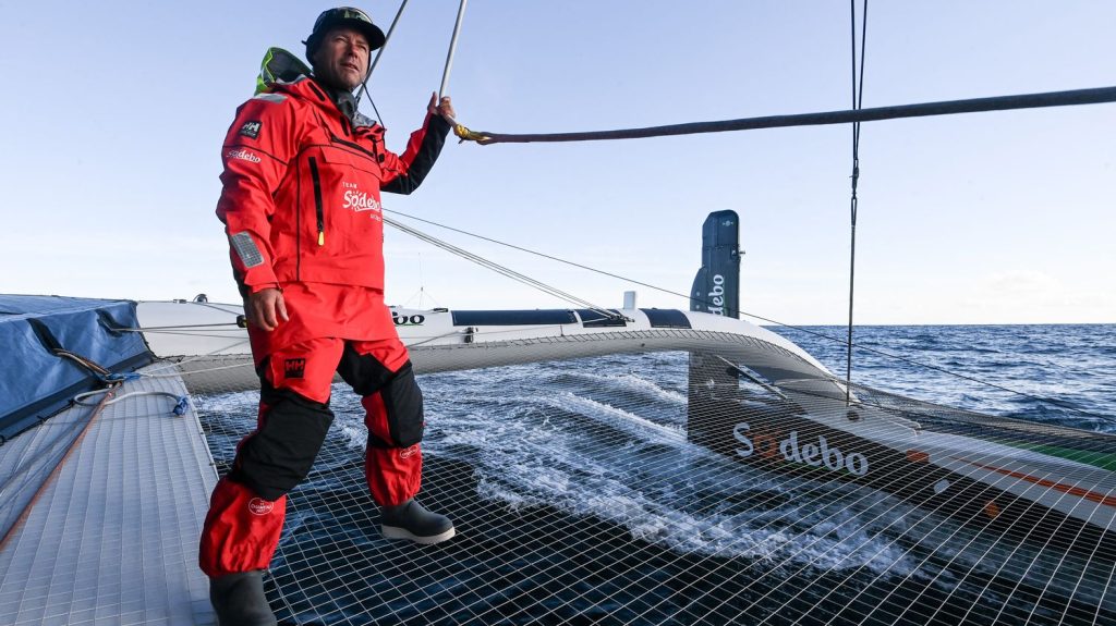 Voile : Thomas Coville, François Gabart et leurs équipages partent dans la nuit à l'assaut du Trophée Jules-Verne et du record de Francis Joyon
En attente depuis la mi-novembre d'une fenêtre météorologique favorable, les skippeurs de Sodebo et SVR-Lazartigue vont s'élancer, dans la nuit de vendredi à samedi, depuis Ouessant.