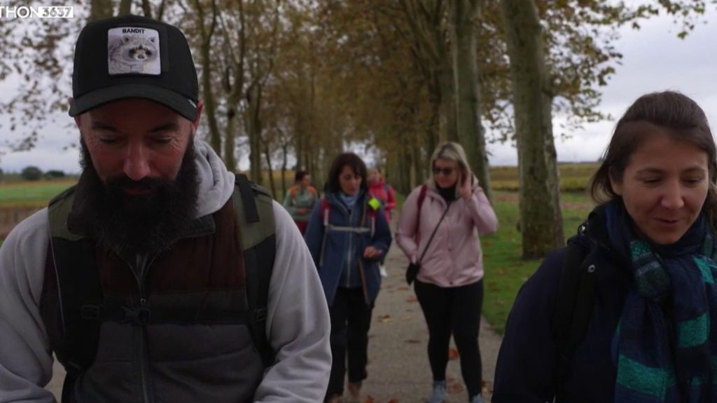 Randonnées pour célibataires : se rencontrer le temps d'une balade
Markotx et Dorothée se sont rencontrés durant une randonnée. Le couple s'est inspiré de son histoire pour organiser des rencontres entre célibataires pendant une marche.