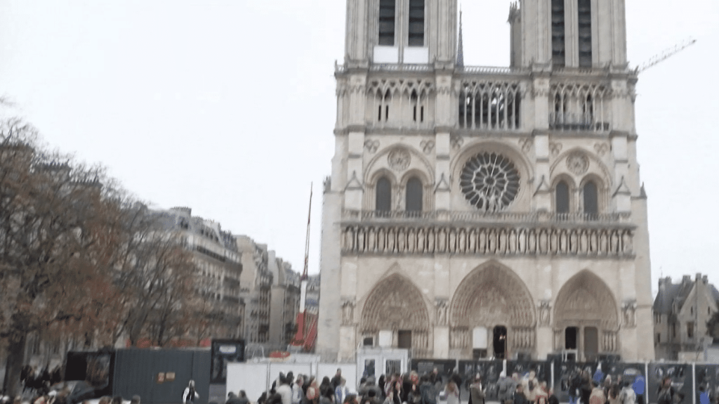 Notre-Dame de Paris : la cathédrale va rouvrir ses portes le 8 décembre
Après cinq ans de travaux, la cathédrale sera enfin accessible au public le 8 décembre prochain. Concrètement, comment pourra-t-on y accéder ?