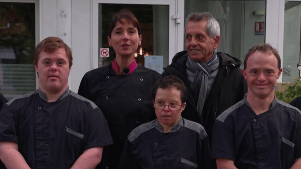 Haut-Rhin : à Mulhouse, le succès du restaurant inclusif "Un petit truc en plus"
Direction Mulhouse, à la découverte du restaurant "Un petit truc en plus". Créé il y a cinq ans par une restauratrice au grand cœur, il emploie cinq salariés porteurs de trisomie 21.