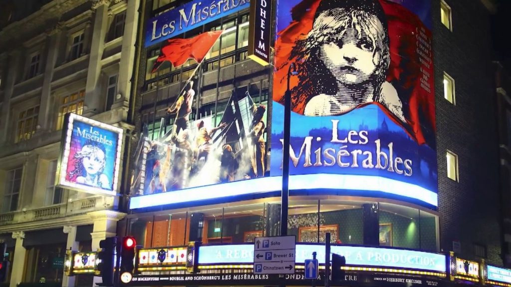 Les Misérables : la comédie musicale culte est de retour à Paris
C’est la comédie musicale à ne pas rater. Après avoir conquis plus de 130 millions de spectateurs dans plus de 50 pays dans le monde, Les Misérables s’installent au théâtre du Châtelet à Paris jusqu’au 2 janvier.