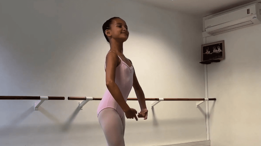 Danse : une Réunionnaise de 9 ans intègre l'école de l'Opéra de Paris
Mercredi 6 novembre, Zoé Bon-Payet, une Réunionnaise de 9 ans, a décroché une des 11 places pour un premier stage de six mois au sein de la prestigieuse école de danse de l'Opéra de Paris.