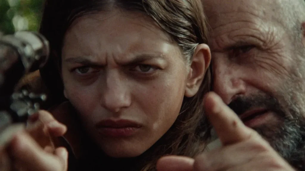 "Le Royaume", un touchant road-movie d'un père et d'une fille dans les méandres de la guerre des clans en Corse
À la fois violent et sensible, "Le Royaume" impressionne par la justesse de sa mise en scène et l'interprétation de ses comédiens non professionnels.