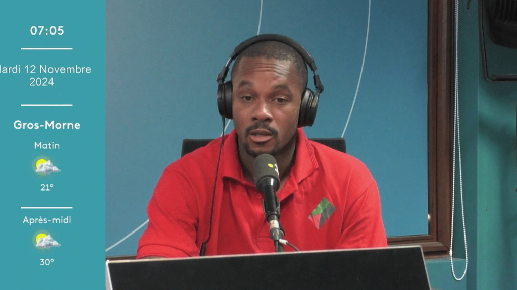 Martinique : Rodrigue Petitot, figure du mouvement contre la vie chère, a été arrêté
En Martinique, le mouvement de colère contre la vie chère continue. Mardi 12 novembre, le leader de la contestation, Rodrigue Petitot, a été interpellé. Il s'était introduit dans la résidence préfectorale avec trois complices.
