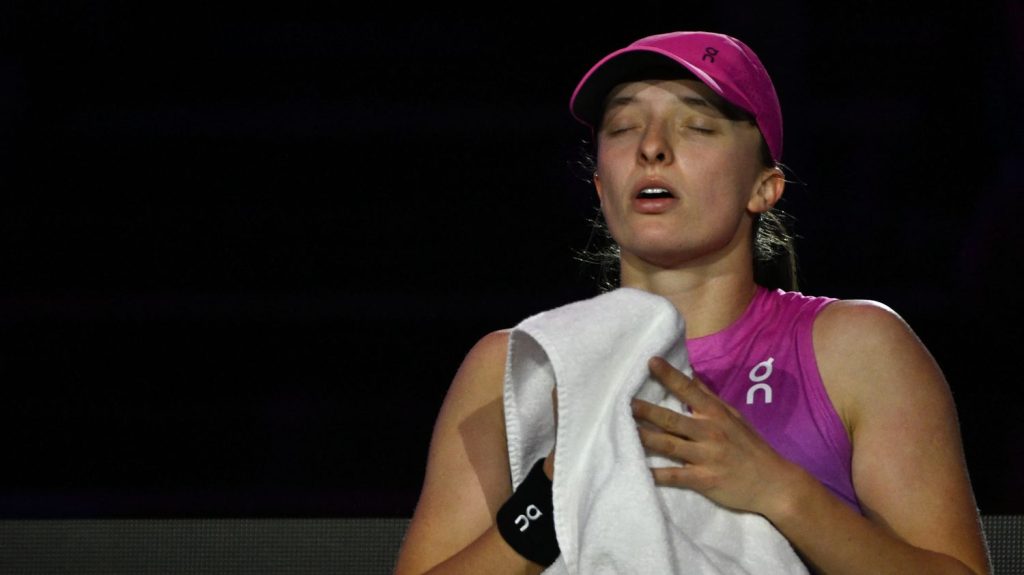Tennis : "L'expérience la plus difficile de ma carrière"... Iga Swiatek clarifie les raisons de sa suspension pour dopage
L'Agence internationale pour l'intégrité du tennis (ITIA) a annoncé, jeudi, que l'ex-n°1 mondiale était actuellement suspendue pour un mois à la suite d'un contrôle positif à la trimetazidine.