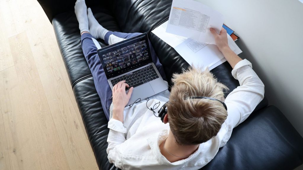 La pratique du télétravail occasionnel multipliée par trois entre 2019 et 2023, selon une étude
Une étude de la Dares, publiée mardi, indique que la part des personnes salariées pratiquant le télétravail au moins occasionnellement est passée de 9% à 26% entre 2019 et 2023.